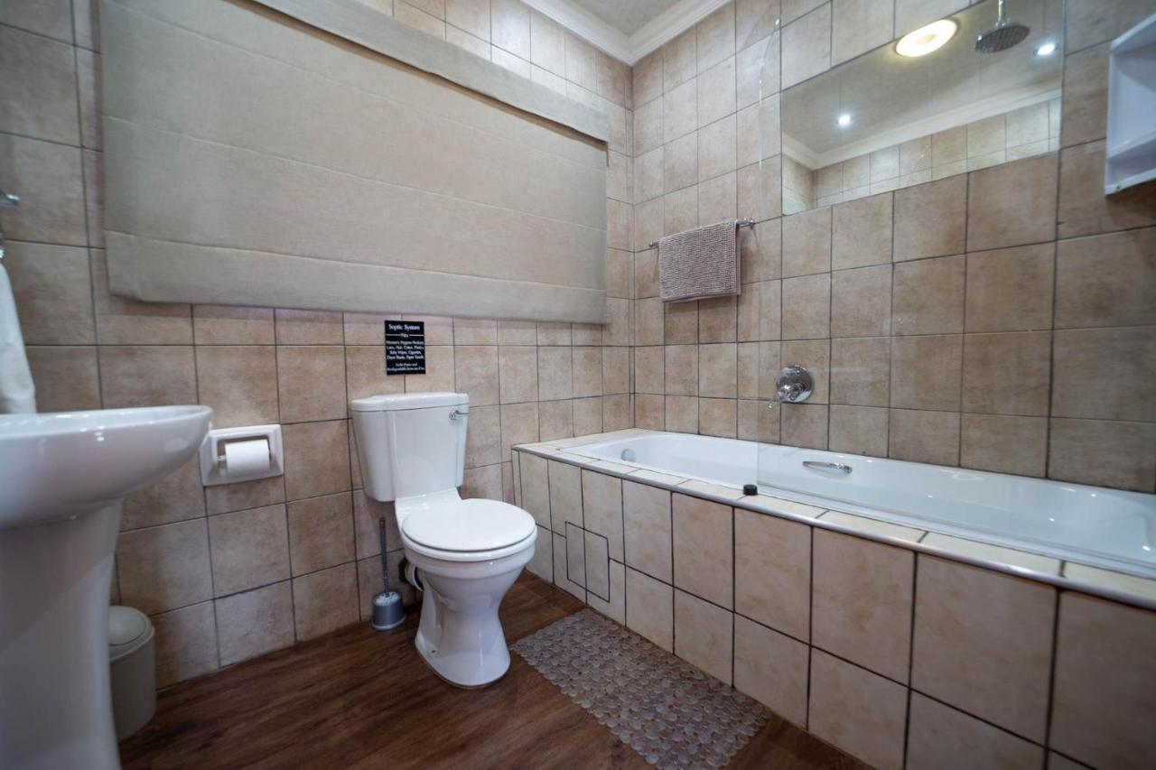 Red Sands Country Lodge Kuruman Esterno foto